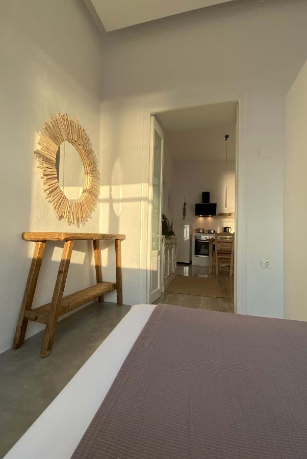 Lyra Seafront Apartment , Paroikia Town Center Экстерьер фото