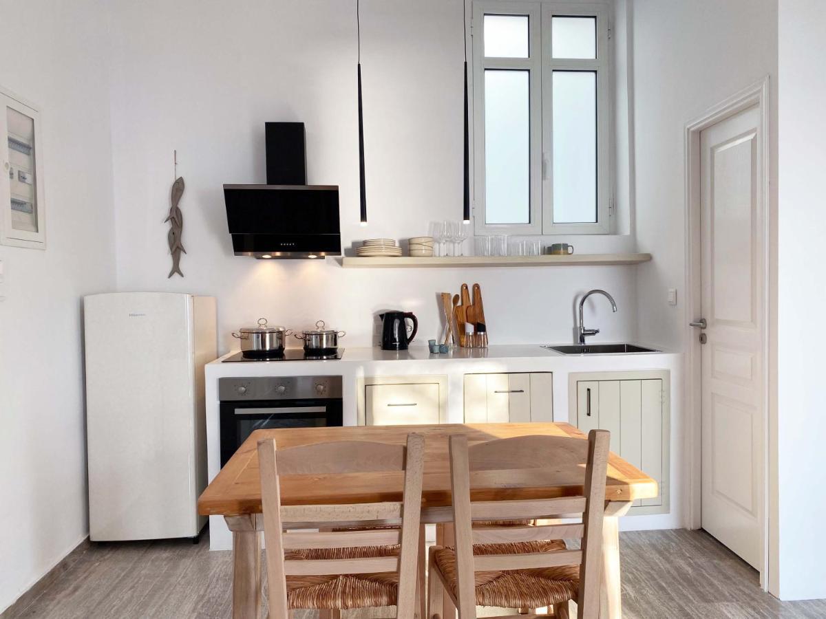 Lyra Seafront Apartment , Paroikia Town Center Экстерьер фото