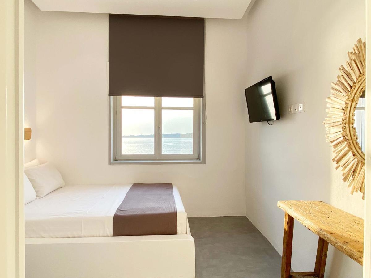 Lyra Seafront Apartment , Paroikia Town Center Экстерьер фото