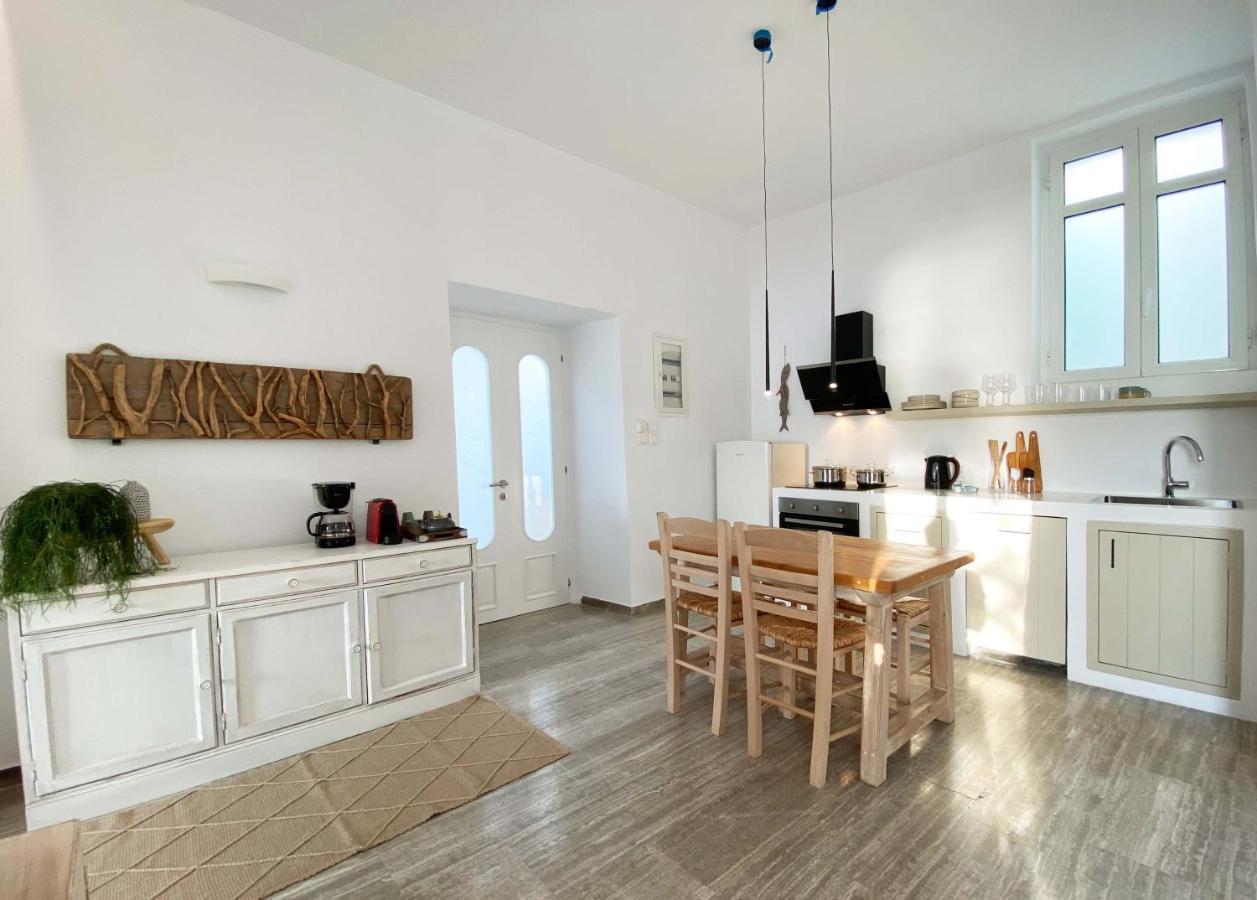 Lyra Seafront Apartment , Paroikia Town Center Экстерьер фото